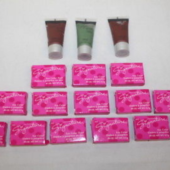 $200 retail Makeup mystery box! Quality products - Picture 2 of 3